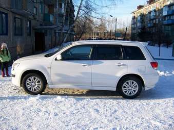 2001 Mitsubishi Airtrek Pictures