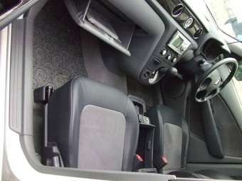 2001 Mitsubishi Airtrek Pics