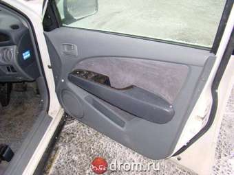 2001 Mitsubishi Airtrek Pictures