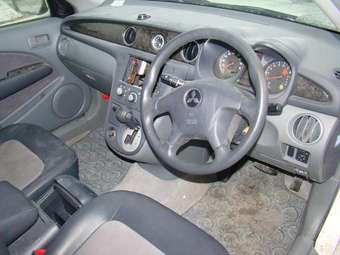 2001 Mitsubishi Airtrek Pictures