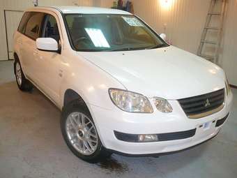 2001 Mitsubishi Airtrek Photos
