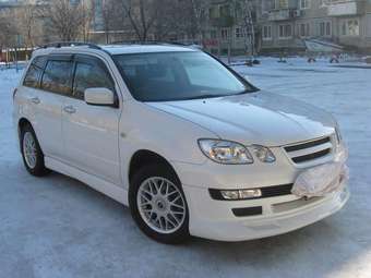 2001 Mitsubishi Airtrek Photos