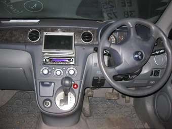 2001 Mitsubishi Airtrek Photos