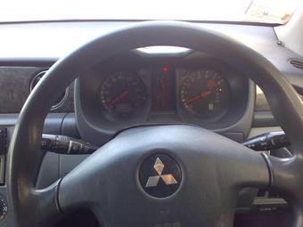 2001 Mitsubishi Airtrek Pics