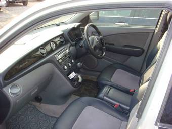 2001 Mitsubishi Airtrek Photos