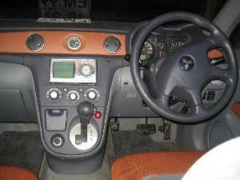 2001 Mitsubishi Airtrek Photos