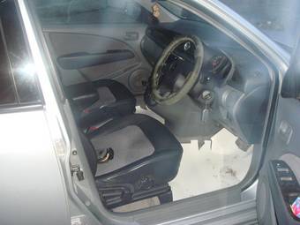 2001 Mitsubishi Airtrek Photos