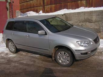 2001 Mitsubishi Airtrek Photos
