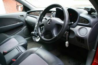 2001 Mitsubishi Airtrek Photos