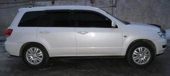 2001 Mitsubishi Airtrek Photos