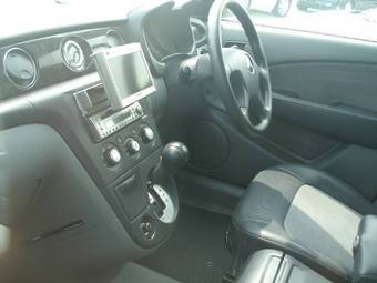 2001 Mitsubishi Airtrek Photos