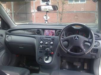 2001 Mitsubishi Airtrek Photos
