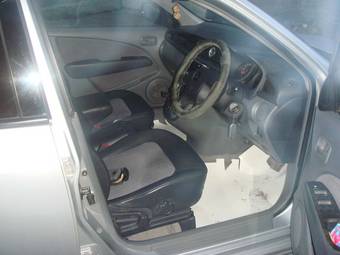 2001 Mitsubishi Airtrek Pictures