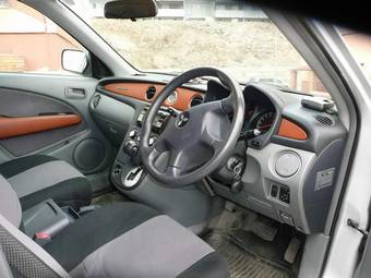 2001 Mitsubishi Airtrek Pictures