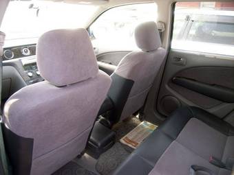 2001 Mitsubishi Airtrek Photos