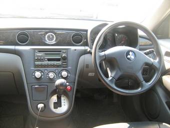 2001 Mitsubishi Airtrek Pictures