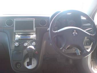 2001 Mitsubishi Airtrek Photos