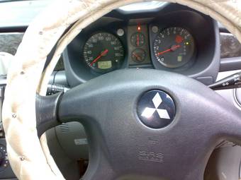 2001 Mitsubishi Airtrek Pictures