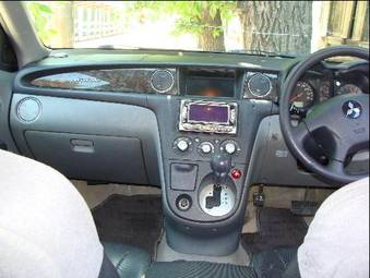 2001 Mitsubishi Airtrek Images