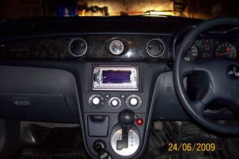 2001 Mitsubishi Airtrek Photos