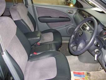 2001 Mitsubishi Airtrek Pictures