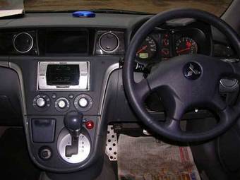 2001 Mitsubishi Airtrek Photos
