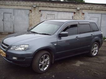 2001 Mitsubishi Airtrek Images