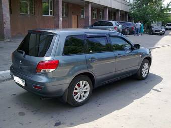 2001 Mitsubishi Airtrek Photos