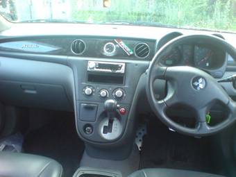 2001 Mitsubishi Airtrek Photos