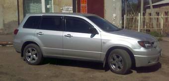 2001 Mitsubishi Airtrek Photos