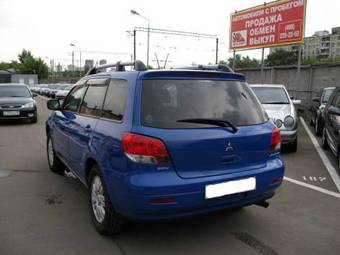 2001 Mitsubishi Airtrek Pics