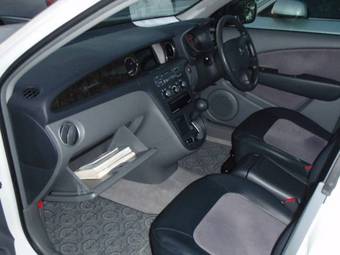 2001 Mitsubishi Airtrek Pictures