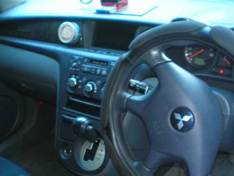 2001 Mitsubishi Airtrek Photos