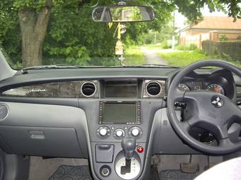 2001 Mitsubishi Airtrek Pictures
