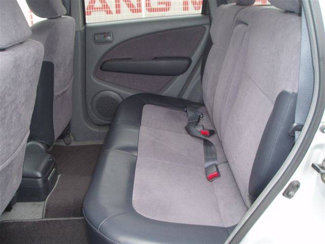 2002 Mitsubishi Airtrek