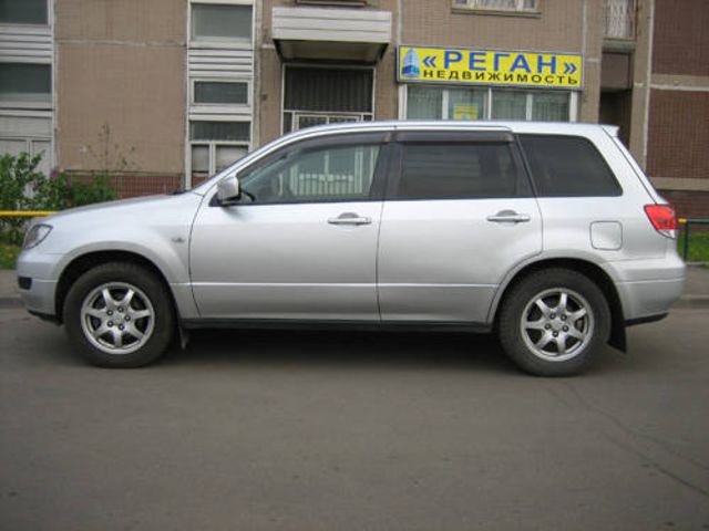 2002 Mitsubishi Airtrek