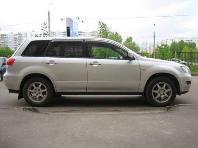 2002 Mitsubishi Airtrek