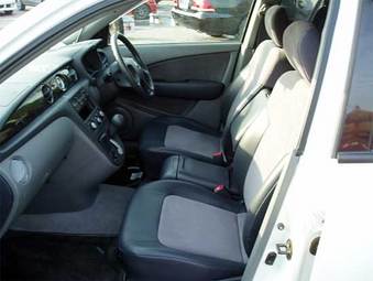 2002 Mitsubishi Airtrek Pictures