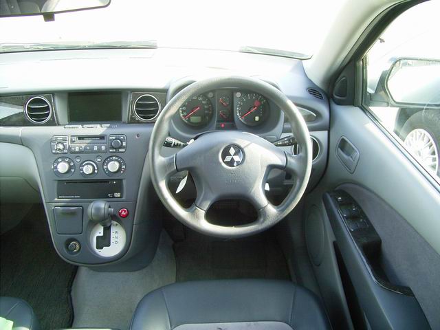 2002 Mitsubishi Airtrek Pictures