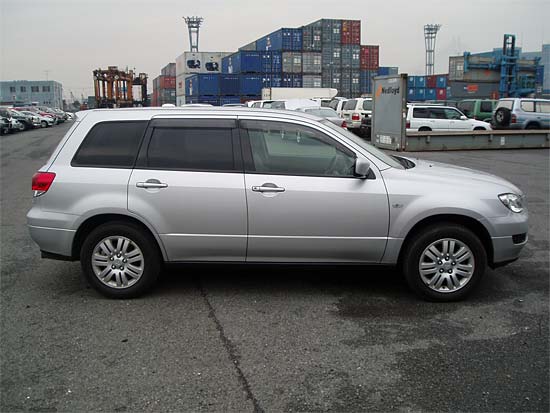 2002 Mitsubishi Airtrek Pictures