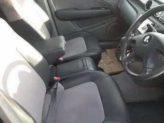 2002 Mitsubishi Airtrek Pictures