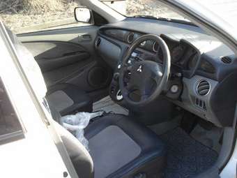 2002 Mitsubishi Airtrek Pictures