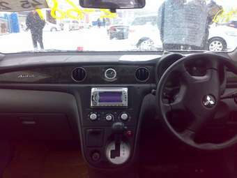 2002 Mitsubishi Airtrek Pictures