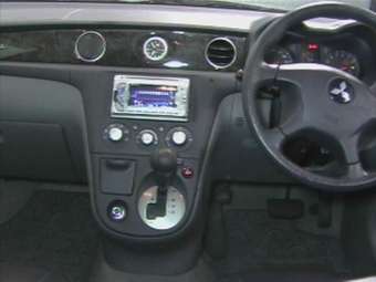 2002 Mitsubishi Airtrek Photos