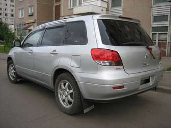 2002 Mitsubishi Airtrek Pics