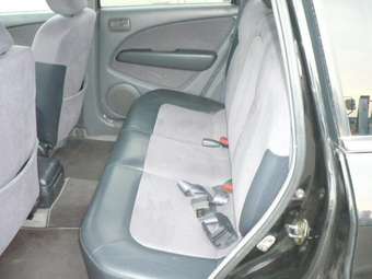 2002 Mitsubishi Airtrek Photos