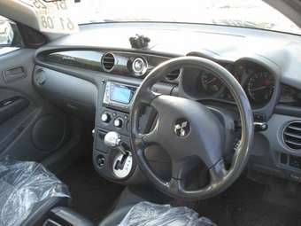 2002 Mitsubishi Airtrek Pictures