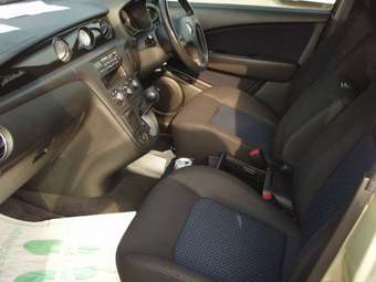 2002 Mitsubishi Airtrek Pictures