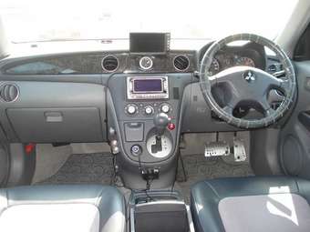 2002 Mitsubishi Airtrek Photos