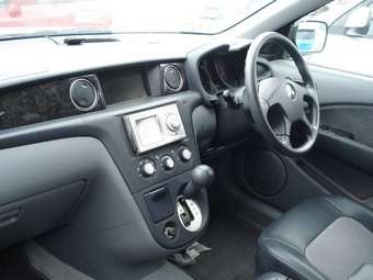 2002 Mitsubishi Airtrek Pics